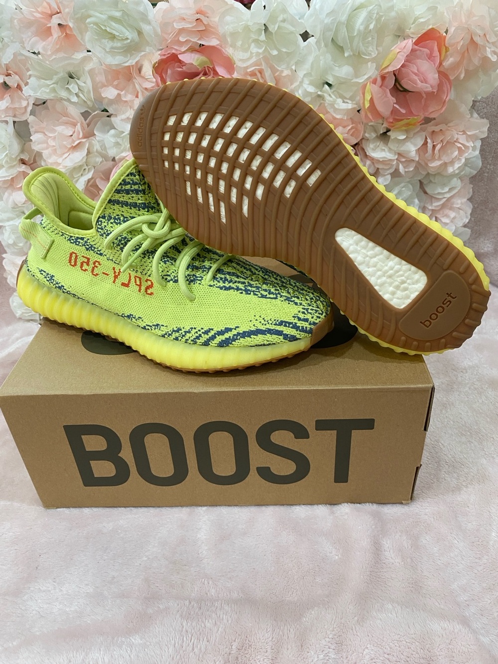 Adidas Yeezy Boost 350 V2
Semi Frozen Yellow